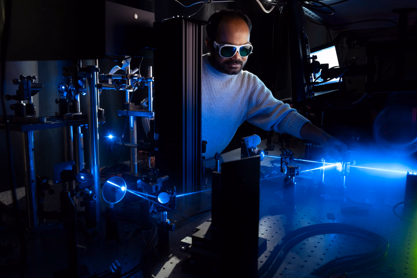 Phortify Leibniz-IPHT man in the lab